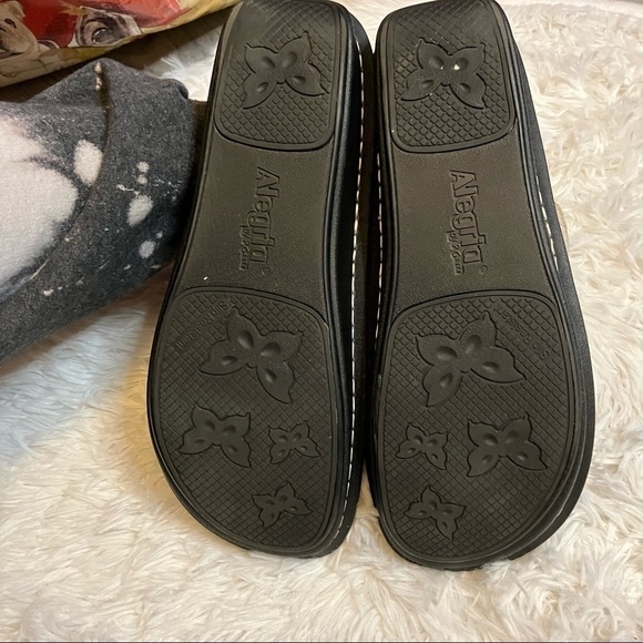 Alegria Carina Perennial Crackle Sandals - Picture 9 of 11